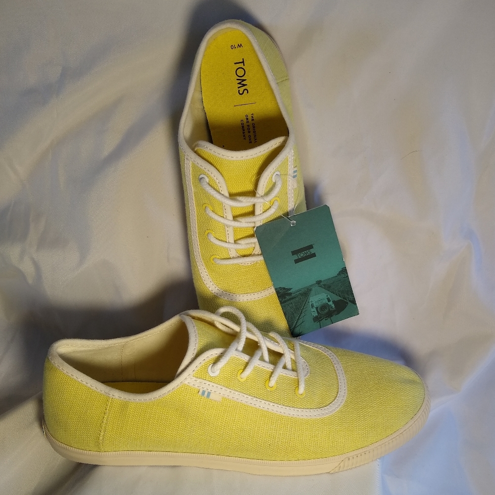 New Women's TOMS yellow size 10